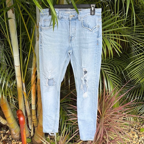 ZARA Distressed Denim Jeans size 32 - Picture 1 of 6